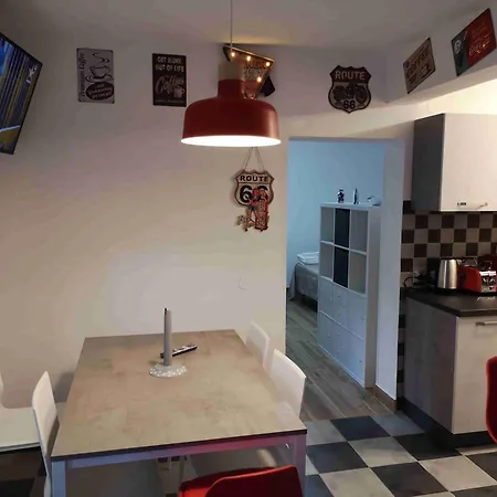 Apartment American Graffiti